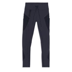 Lululemon black leggings cargo super high rise hiking